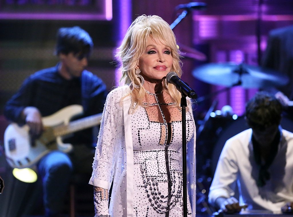 e153882c-39a6-472e-bec8-f5c3c3fc5196_1787682336 Dolly Parton -- for family reacts story